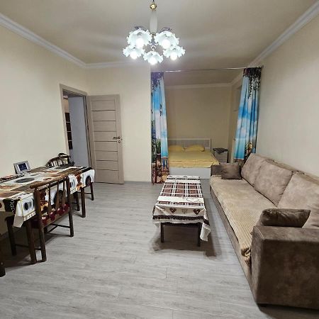 Sunny Apartment Close To Erebuni Mall Erevan Exterior foto