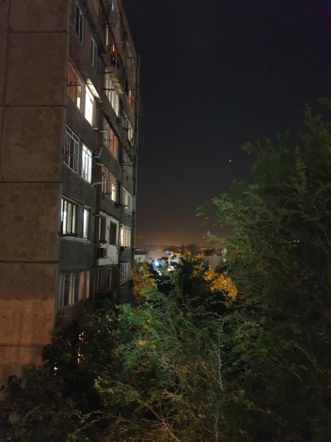 Sunny Apartment Close To Erebuni Mall Erevan Exterior foto