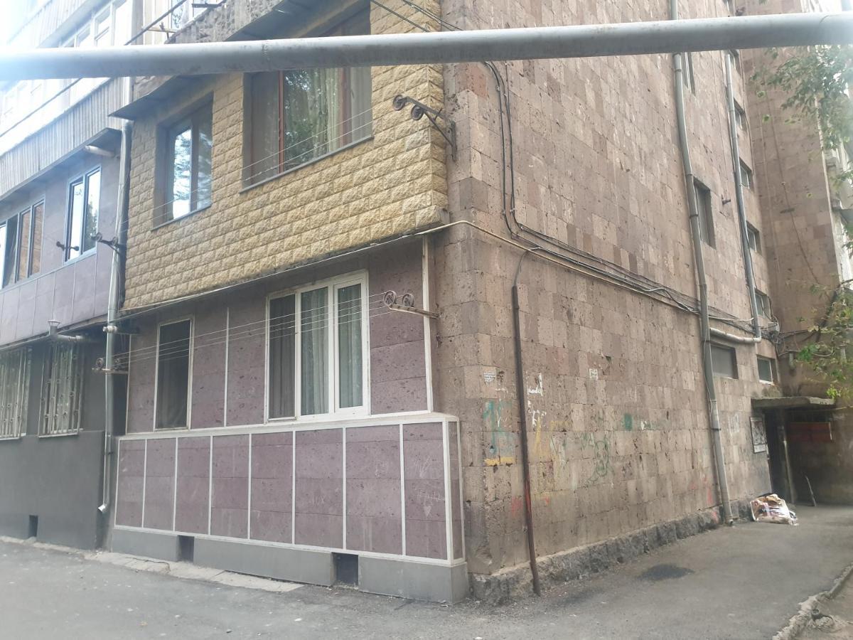 Sunny Apartment Close To Erebuni Mall Erevan Exterior foto