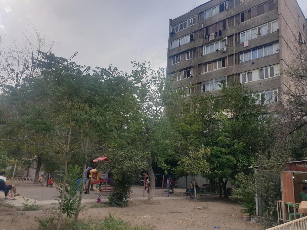 Sunny Apartment Close To Erebuni Mall Erevan Exterior foto