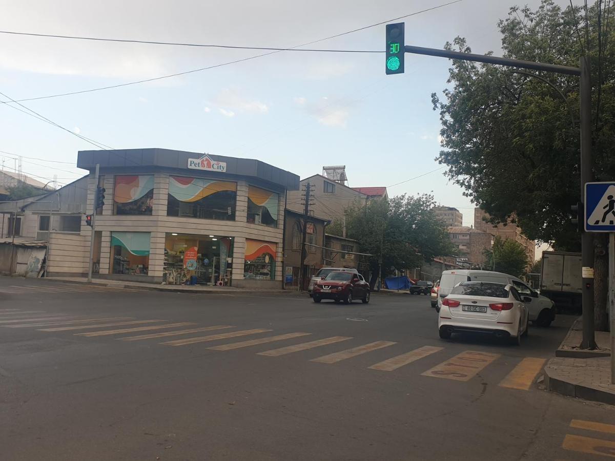 Sunny Apartment Close To Erebuni Mall Erevan Exterior foto