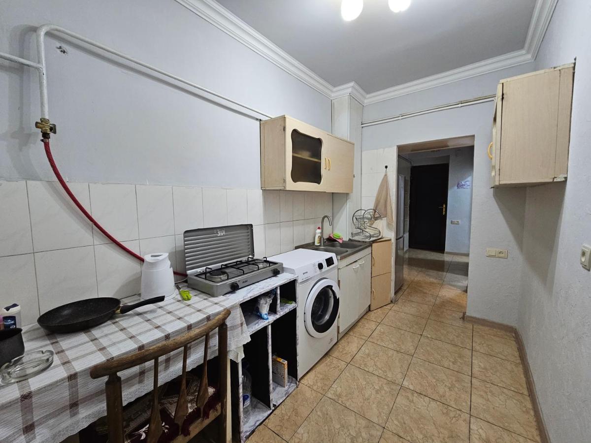 Sunny Apartment Close To Erebuni Mall Erevan Exterior foto