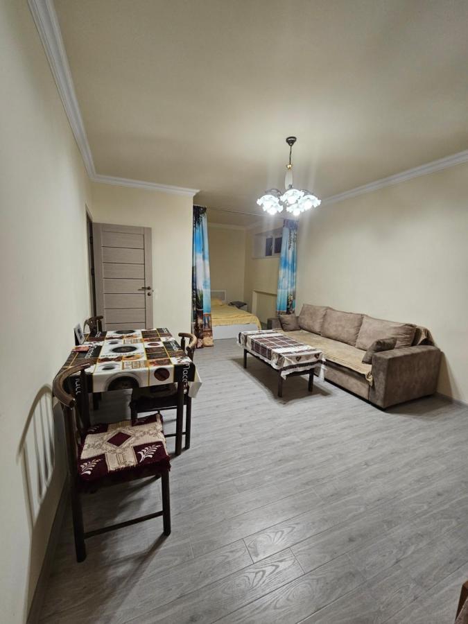 Sunny Apartment Close To Erebuni Mall Erevan Exterior foto